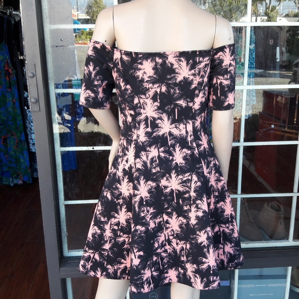 Guess - Picture 2 of 2